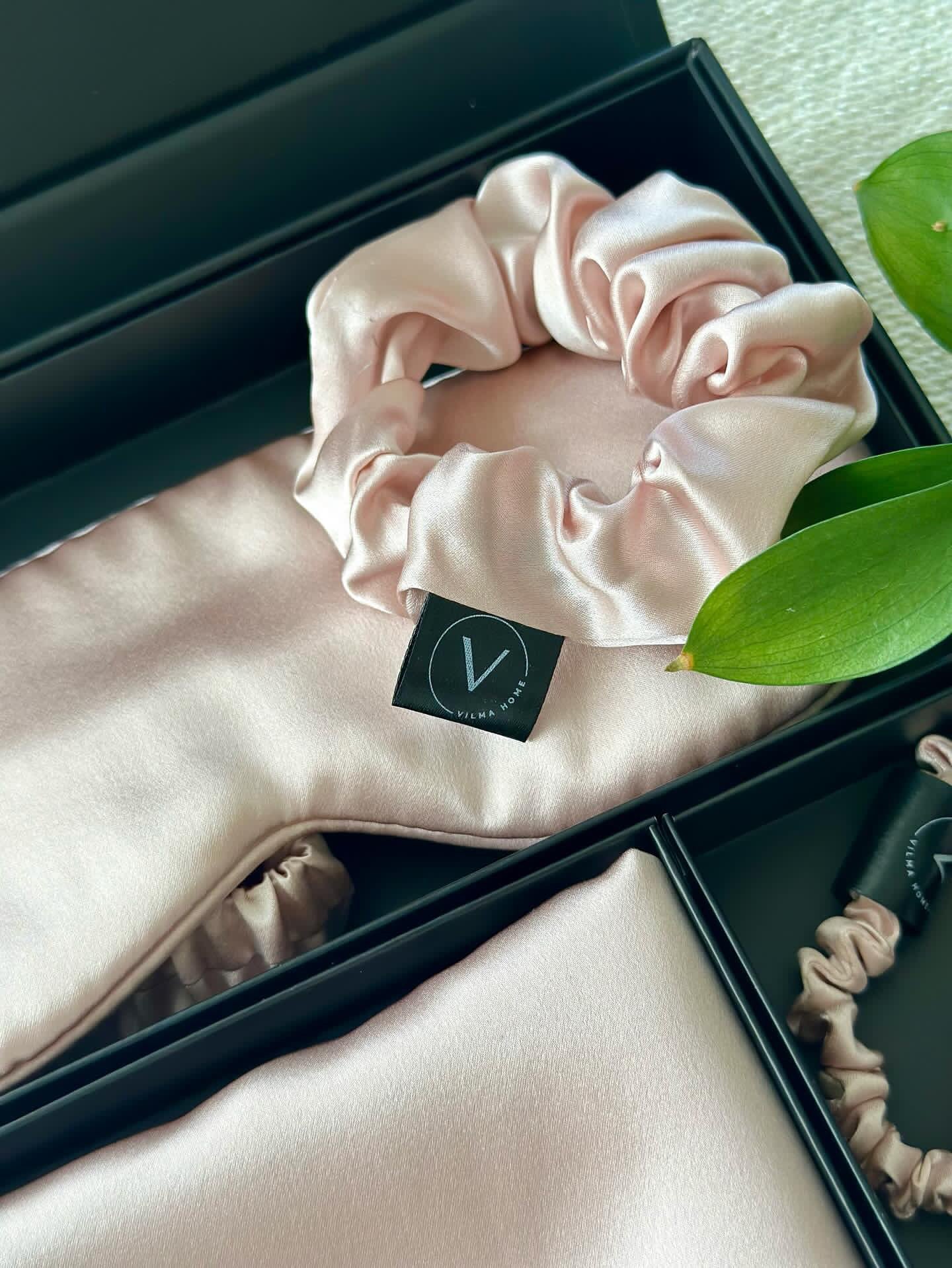 Vilma Home Lúxus silkisett ljósbleikt