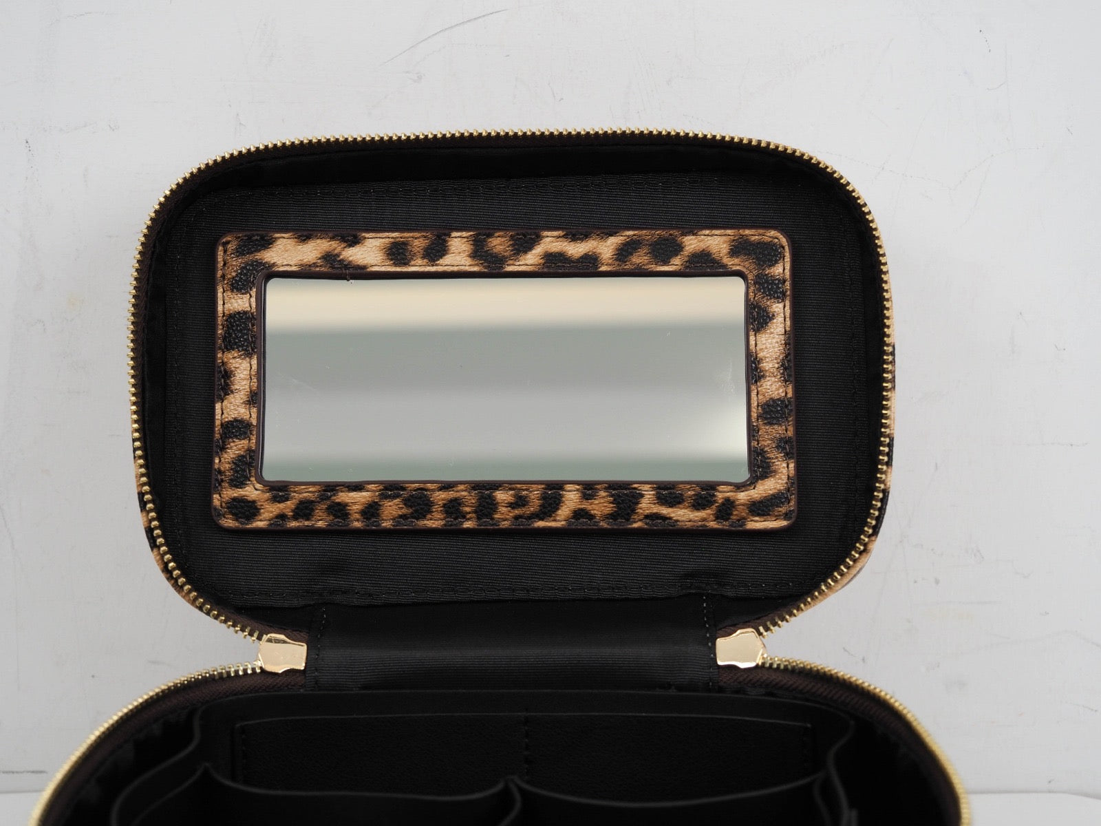 Vilma Home Beauty Case