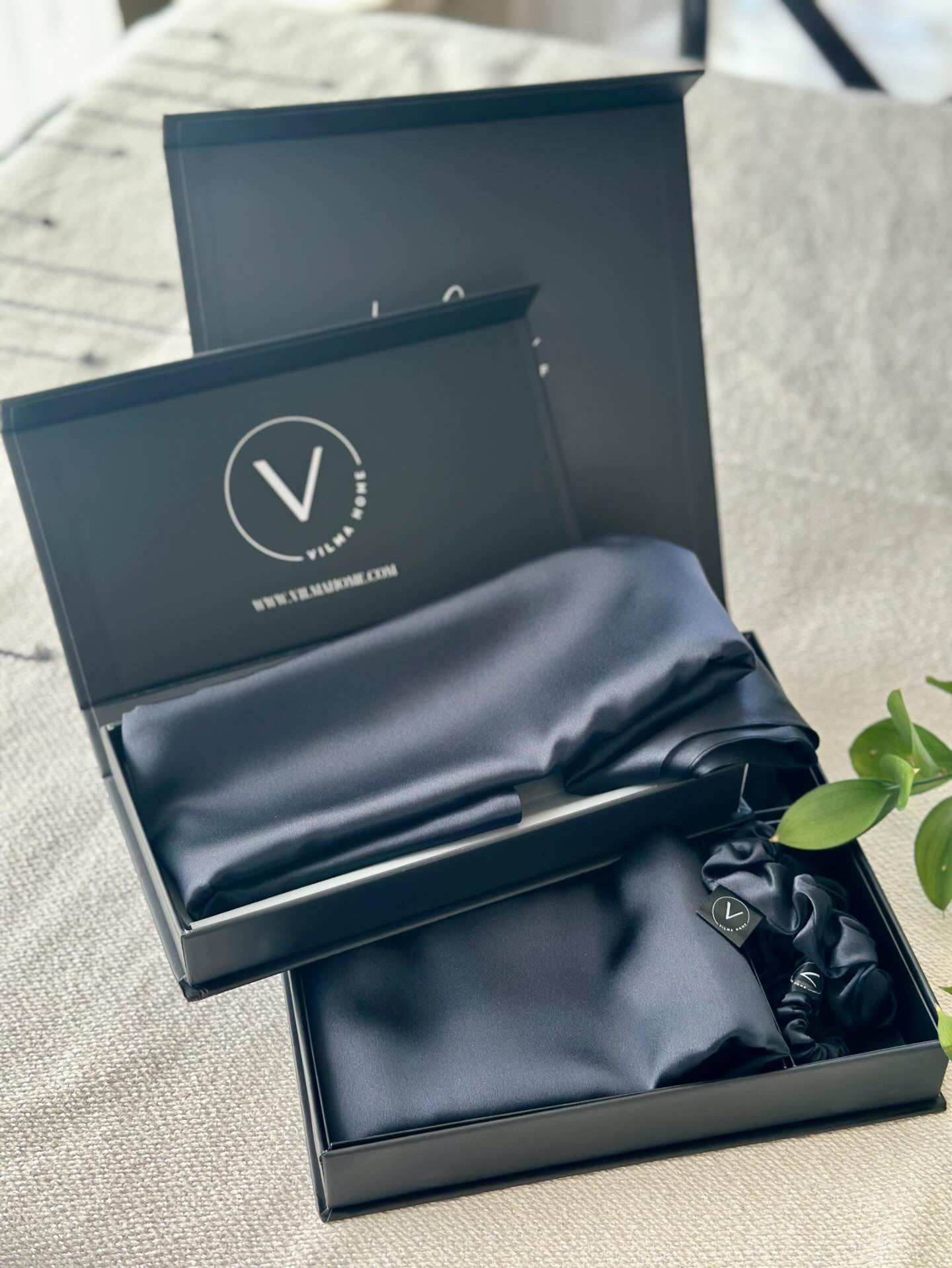 Vilma Home Lúxus silkisett svart