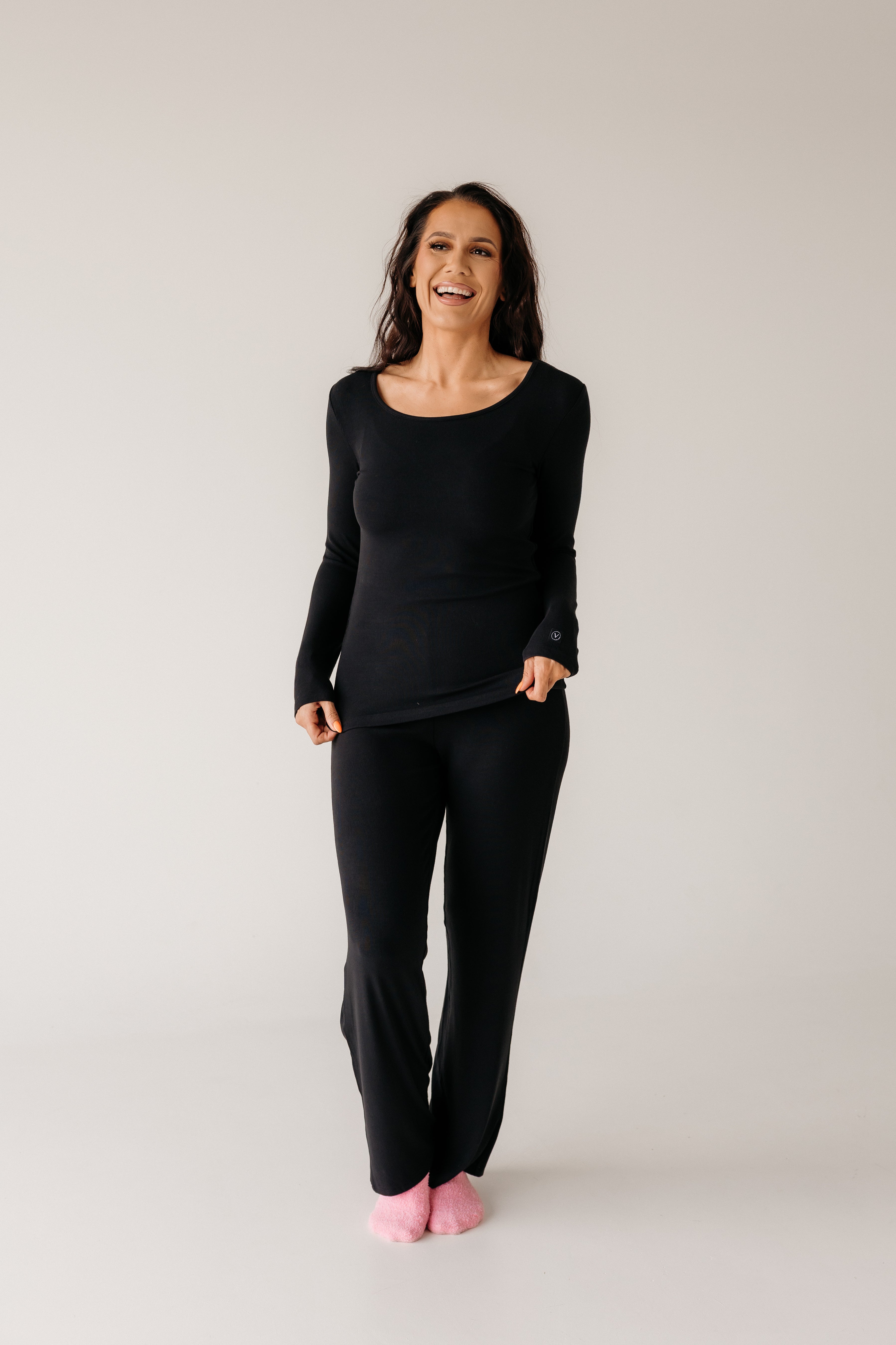 Vilma Home Ribbed náttfatasett - SVART